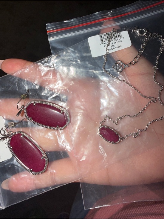 Kendra Scott Jewelry - Kendra Scott Magenta Glass Drop Earrings